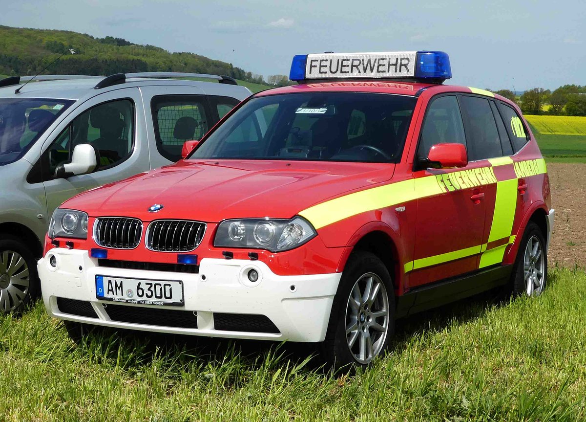 =BMW X3 der Feuerwehr AMBERG, gesehen auf dem Parkplatz der RettMobil Fulda, Mai 2017