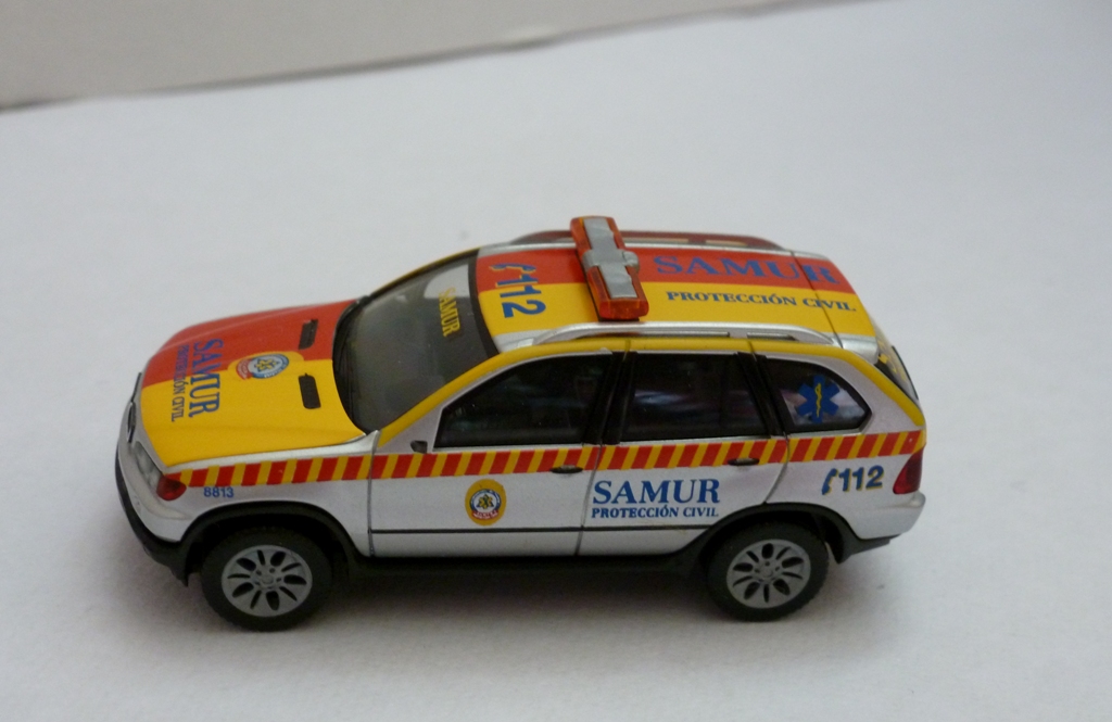 BMW X5 SAMUR Proteccion Civil Seitenansicht