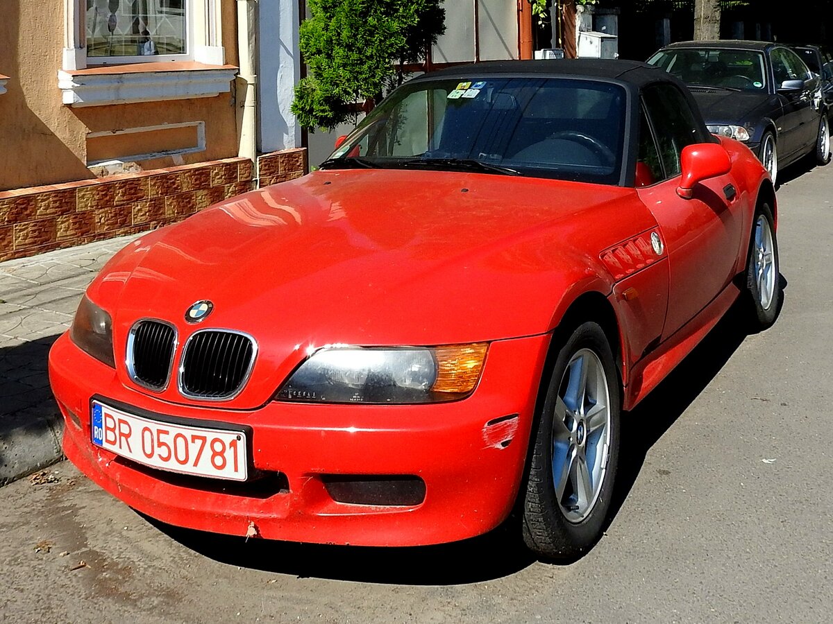 BMW-Z3, wartet in Braila(Rumänien) mit dem temporären 30tägigen (nur in Rumänien gültigen) Kennzeichen auf die nächste Ausfahrt; 230706