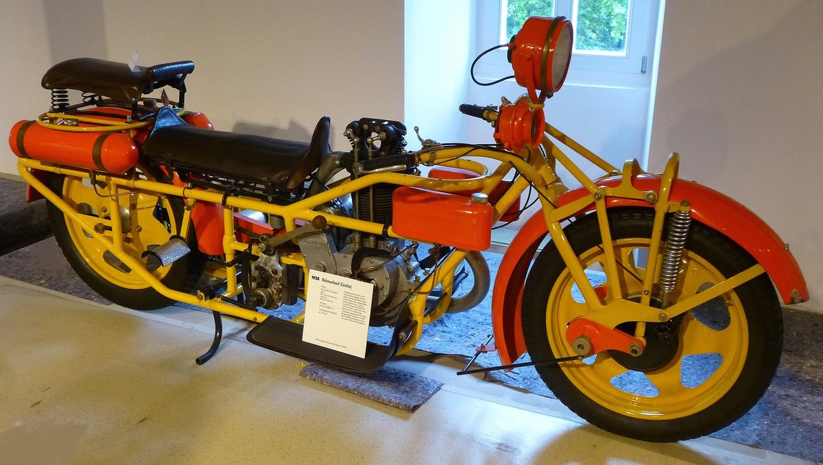 Böhmerland, das längste Serienmotorrad der Welt, neben diesem Dreisitzer gab es noch eine Version für vier Personen, Baujahre 1924-39, 1-Zyl.4-Taktmotor mit 603ccm und 16PS, Vmax.95Km/h, NSU-Museum, Sept.2014