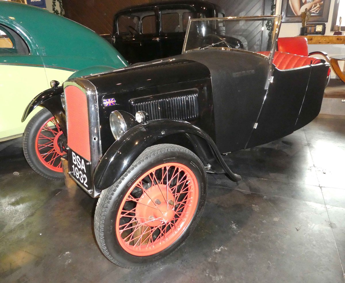 =BSA-Dreirad, Bj. 1932, 1100 ccm, 27 PS, ausgestellt im Auto & Traktor-Museum-Bodensee, 10-2019. Die Höchstgeschwindigkeit ist in der Fahrzeugbeschreibung mit 100 km/h angegeben!