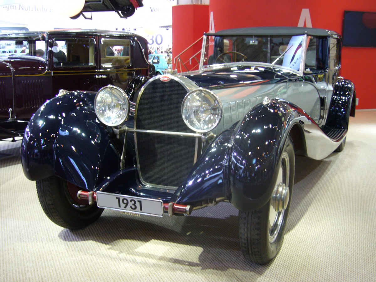 Bugatti Typ 41  Royale  Coupe Napoleon. Das Fahrgestell von 1926 erhielt 1931 diese Außenlenker Karosserie. Der 8-Zylinderreihenmotor leistet 300 PS aus 14720 cm³ Hubraum. Techno Classica Essen am 18.04.2015.