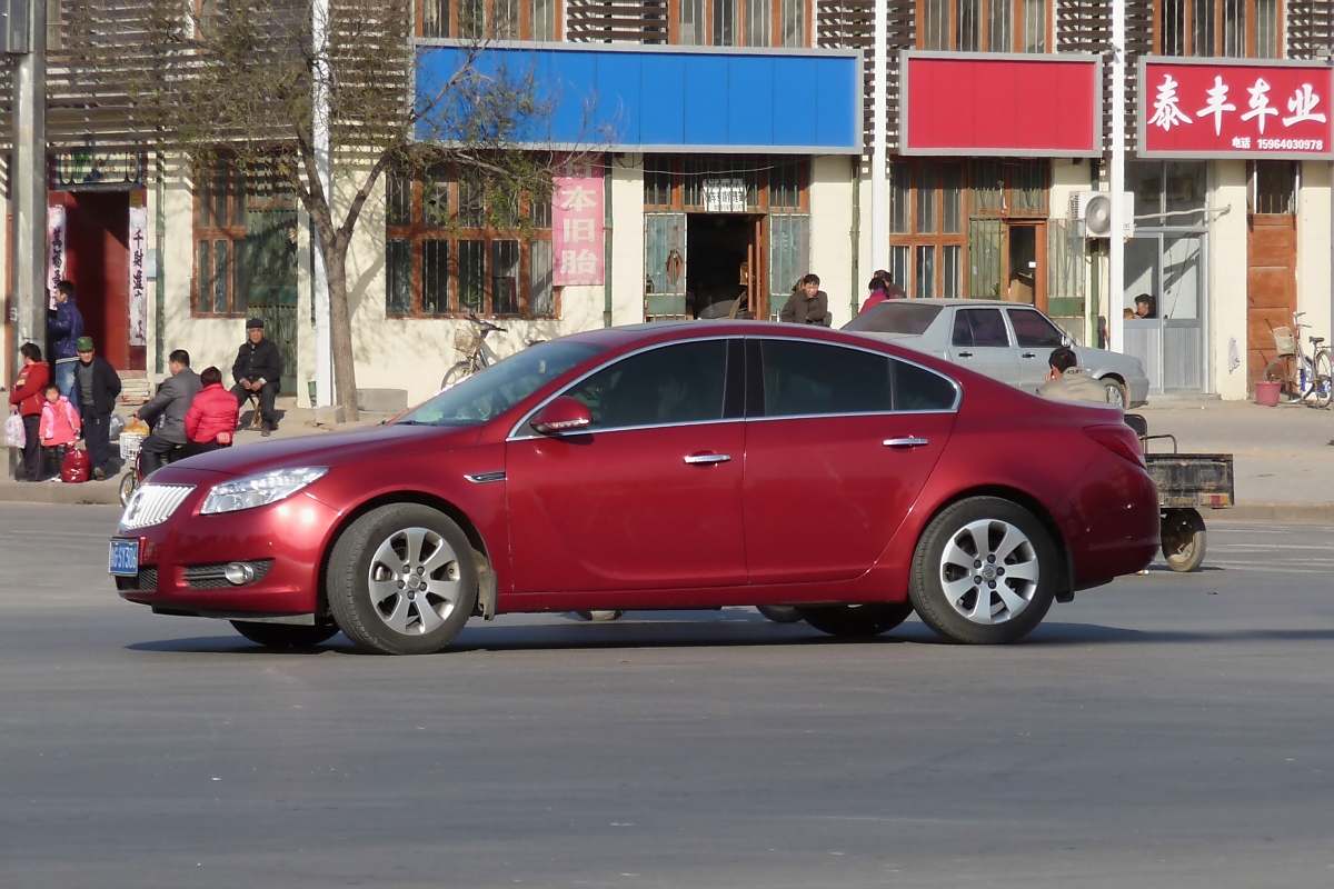 Buick Regal, hierzulande als Opel Isignia bekannt, in Shouguang, 13.11.11