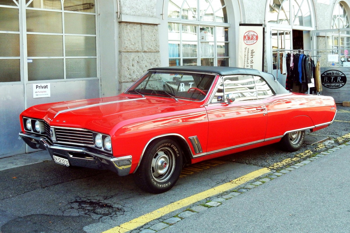 Buick Skylark Coupé, Baujahr 1967. Aufgenommen am 31. Oktober 2015 in Wetzikon, Kanton Zürich, Schweiz
