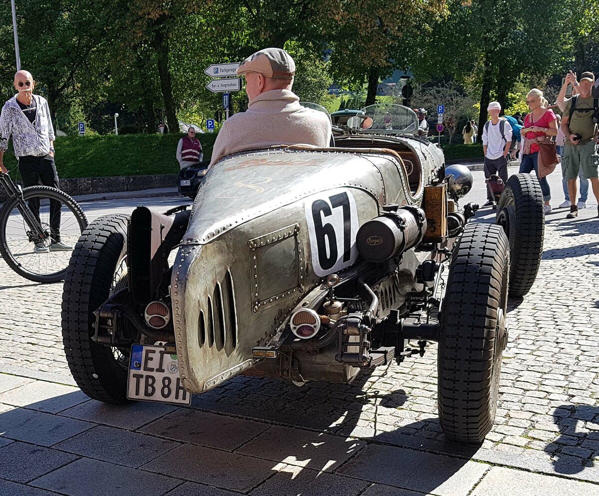 =Buick Special, Bj. 1931, 4300 ccm, 130 PS, während der Präsentation der Rennteilnehmer des Rossfeldrennens  Edelweiss-Bergpreis  2022 im Markt Berchtesgaden.