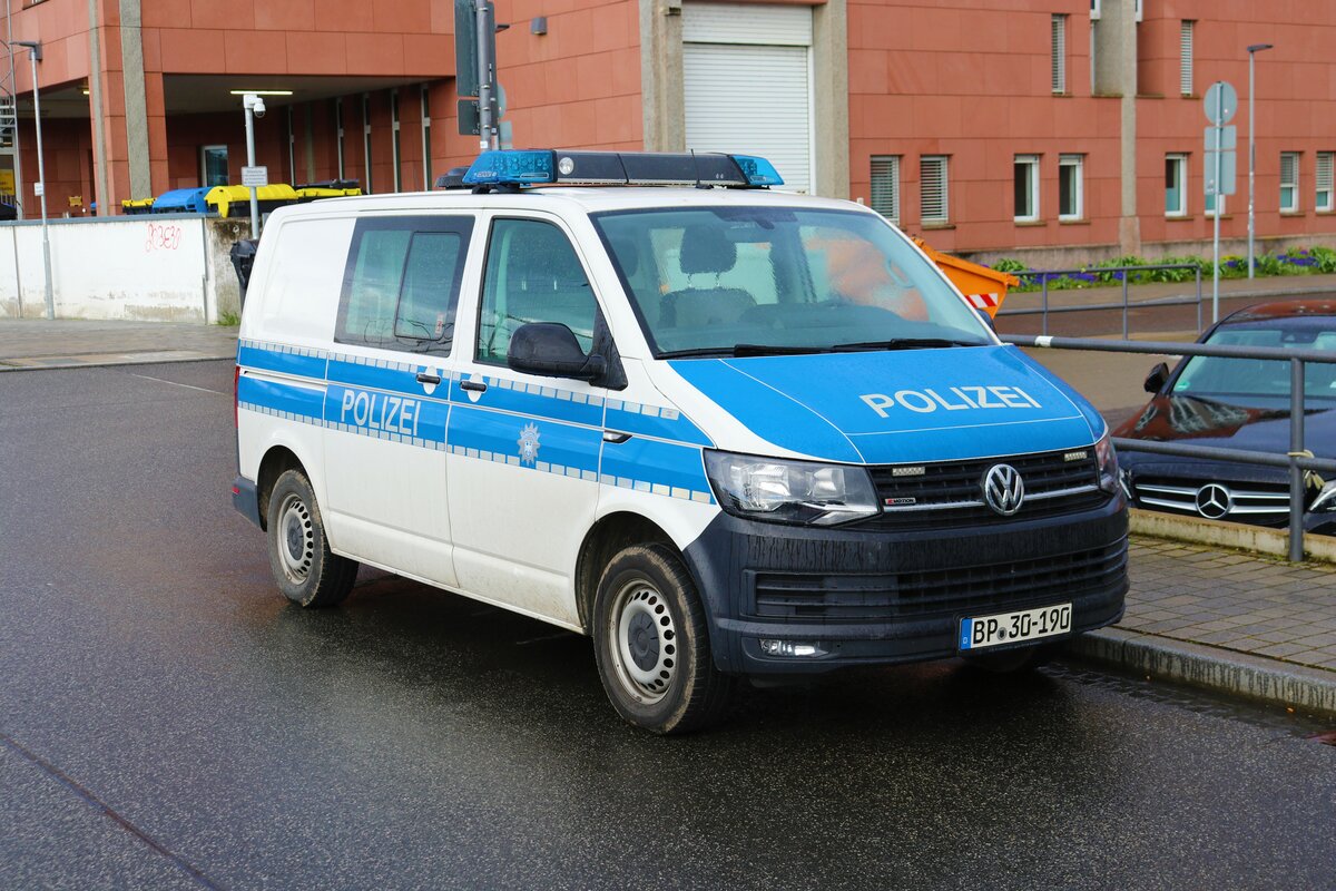 Bundespolizei Gießen VW T5 Streifenwagen am 13.04.23 in Gießen am Bahnhof