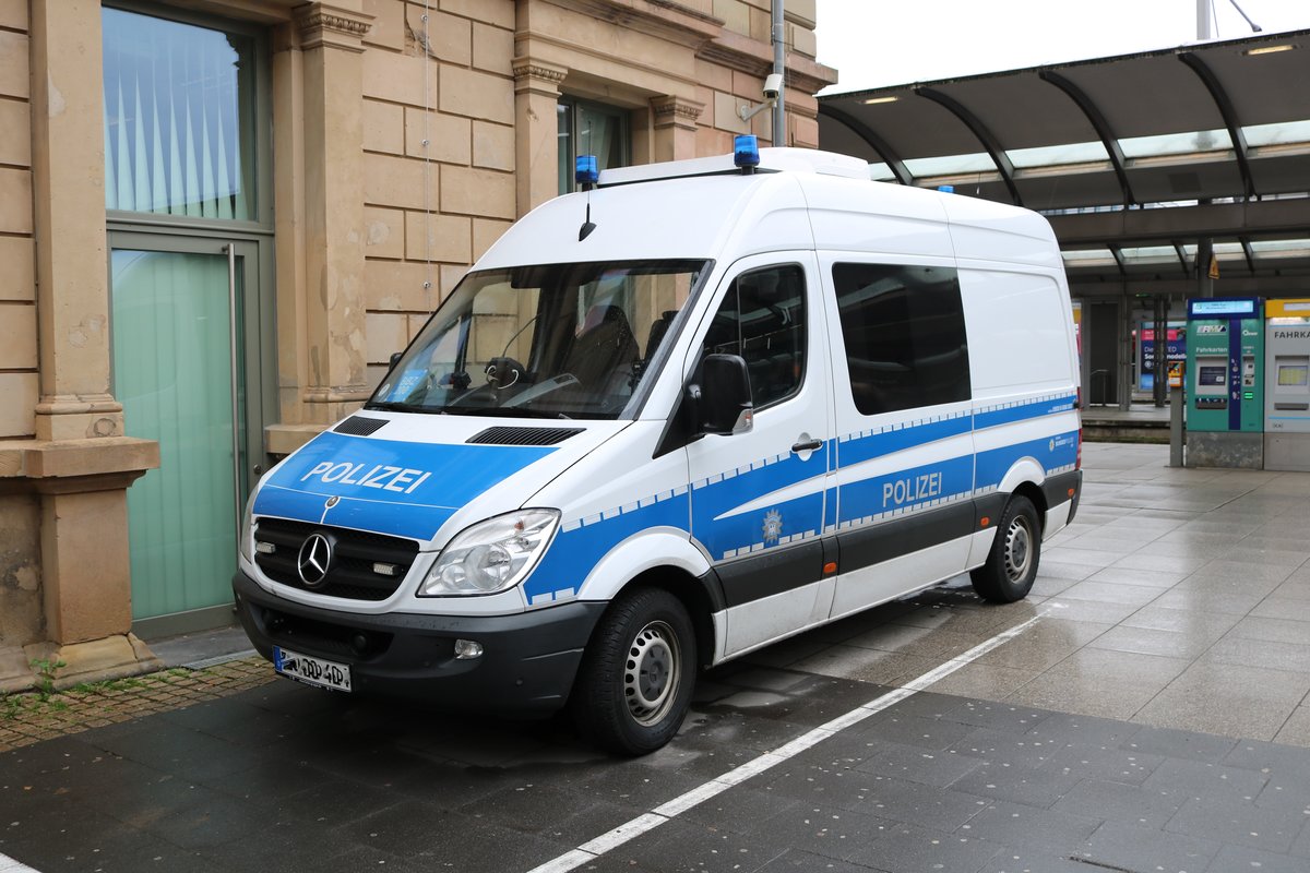 Bundespolizei Mercedes Benz Sprinter am 01.02.20 in Mainz Hbf 