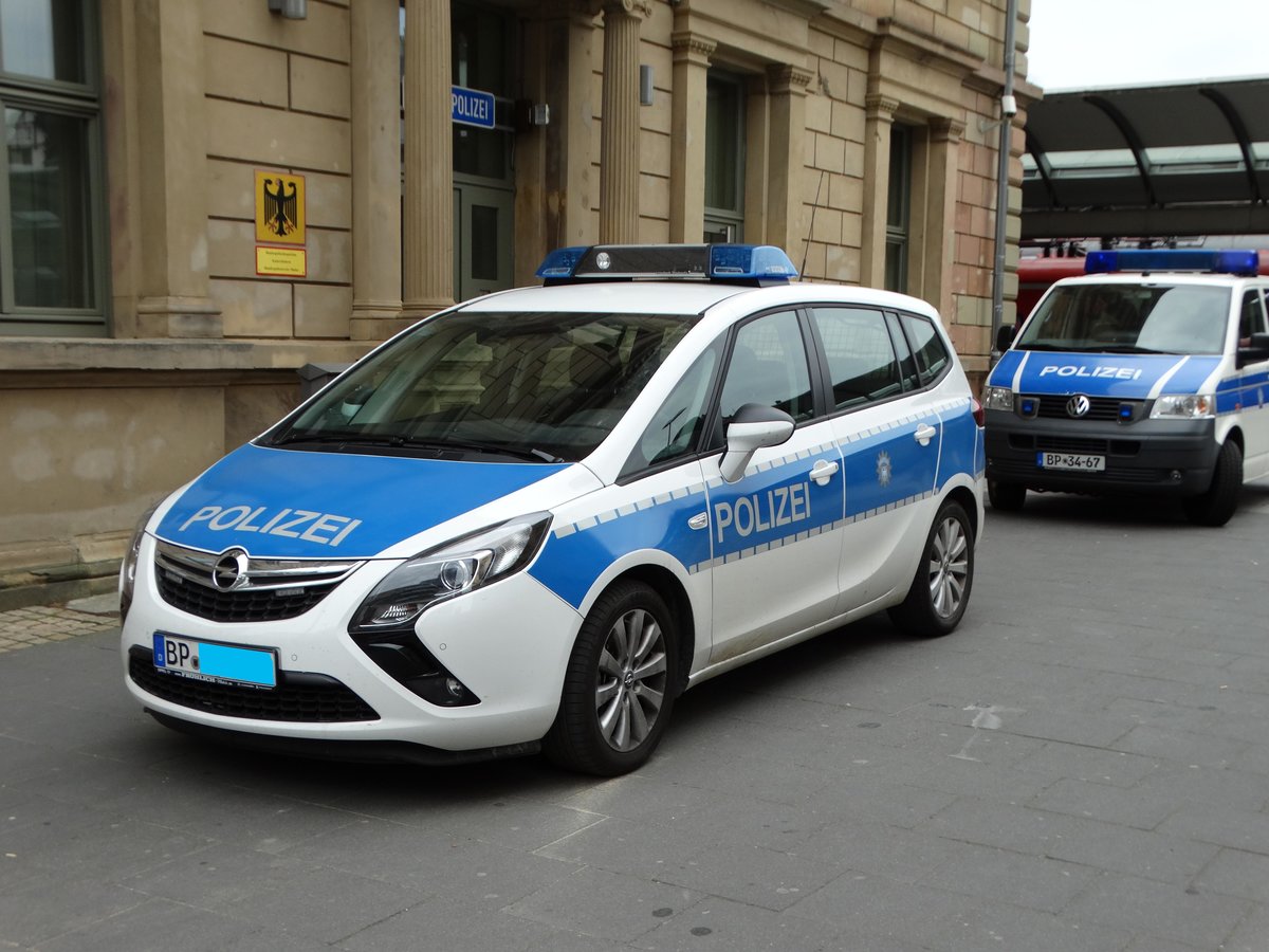 Bundespolizei Opel Zafira am 11.06.16 in Mainz Hauptbahnhof