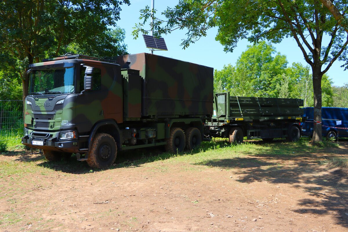 Bundeswehr Scania LKW mit H�nger am 20.06.26 auf dem Hessentag Fulda