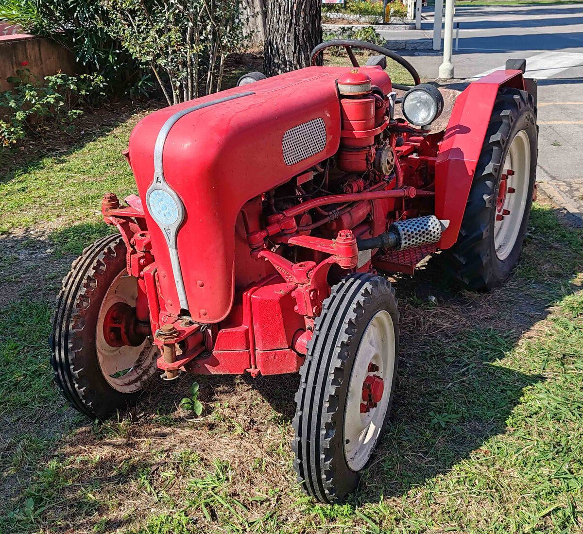 =Bungartz Bergamo, steht auf dem Gelände vom Weingut SCOLARI in Puegnago, 09-2025