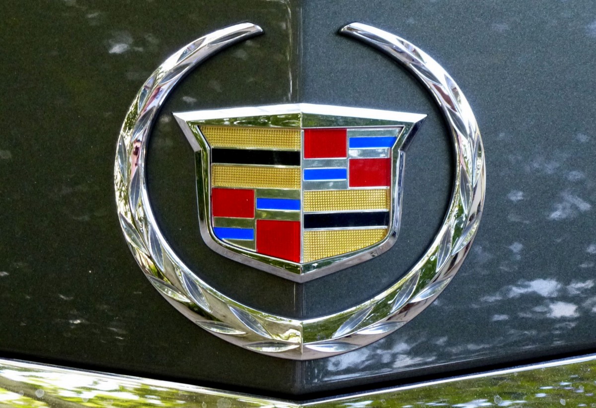 Cadillac, aktuelles Wappen der US-amerikanischen Autofirma, gehrt zu General Motors, Okt.2013