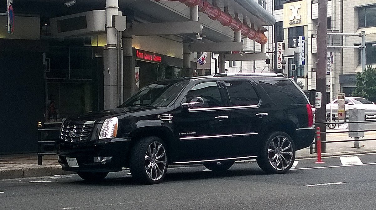 Cadillac Escalade in Osaka, Japan (September 2015)