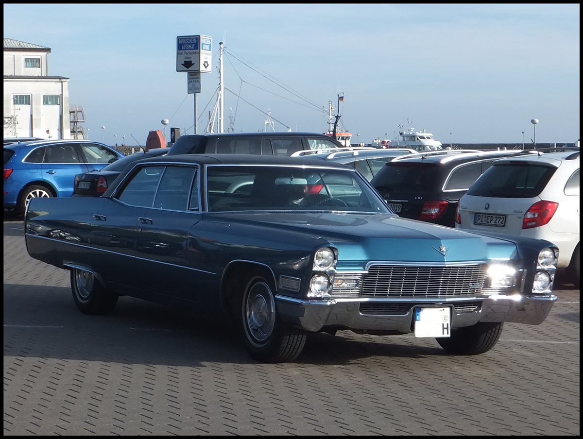 Cadillac im Stadthafen Sassnitz am 31.10.2013