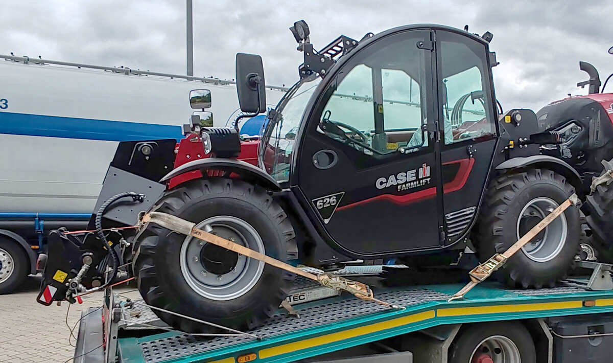 =Case Farmlift 626 auf dem Weg zu seinem k�nftigen Arbeitsplatz, 07-2026