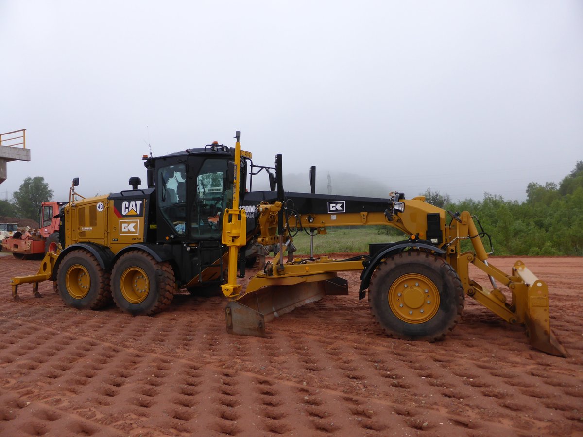 Caterpillar 120M2 AWD im Einsatz beim Bau der Ortsumgehung Konz-Könen, 05.06.2016