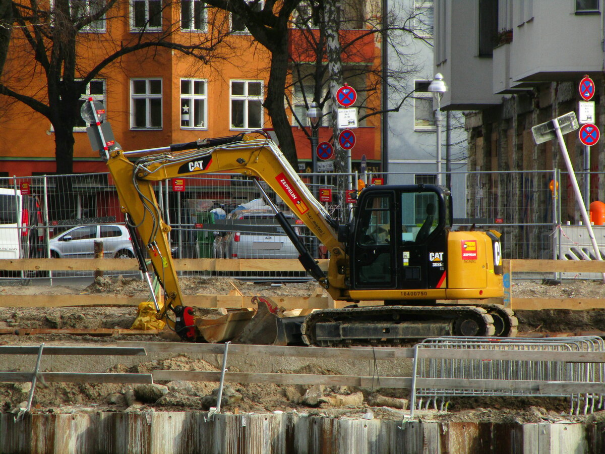 CATERPILLAR 308E Kettenbagger am 10.02.2022 in Berlin. 