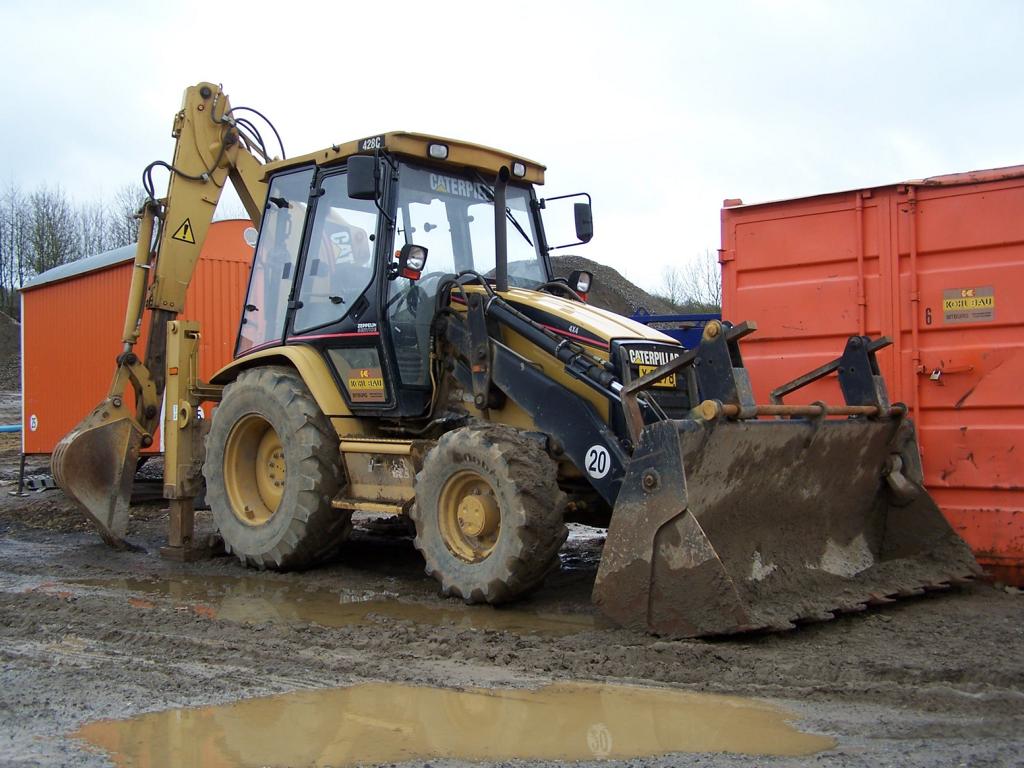 Caterpillar 428C am 26.03.2006 auf einer Baustelle in Echternach (Lux.)