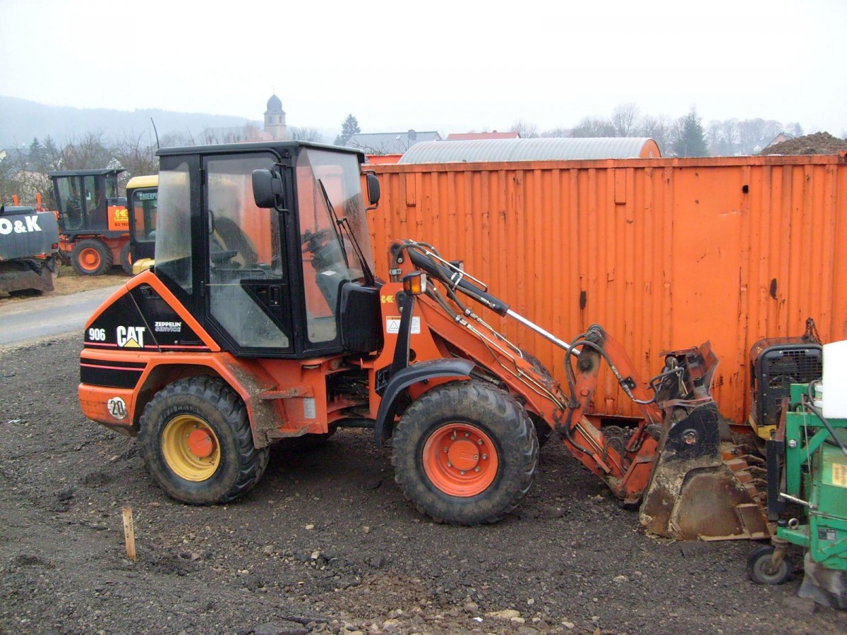 Caterpillar 906 beim Bau der Umgehung Wolsfeld, 01.01.2008