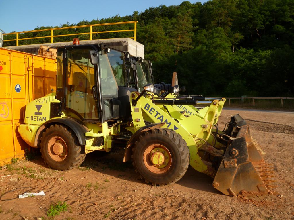 Caterpillar 907H am 12.07.2015 in der Nähe von Konz-Könen