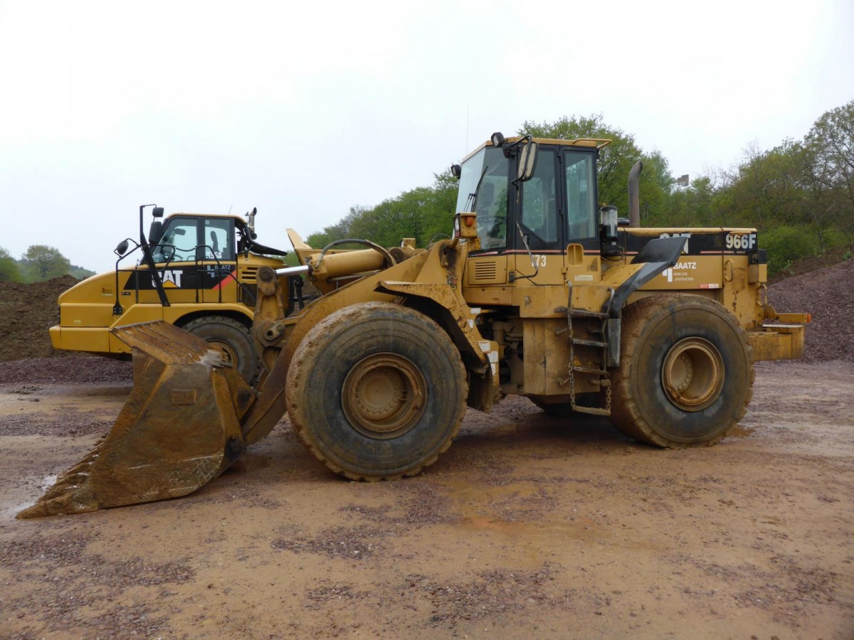 Caterpillar 966F II in der Nähe von Contern (Lux.), 01.05.2015