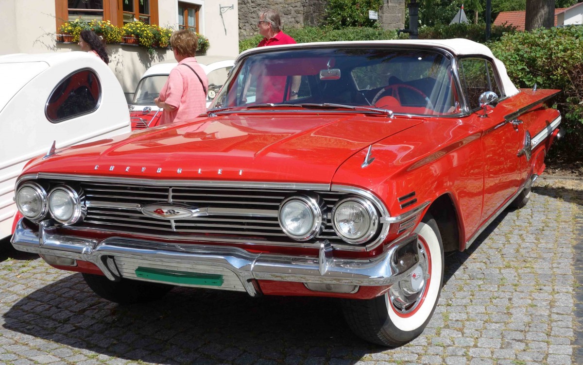 Chevrolet Convertible des Jahrganges 1960 glänzt bei den Fladungen Classics, Juli 2014