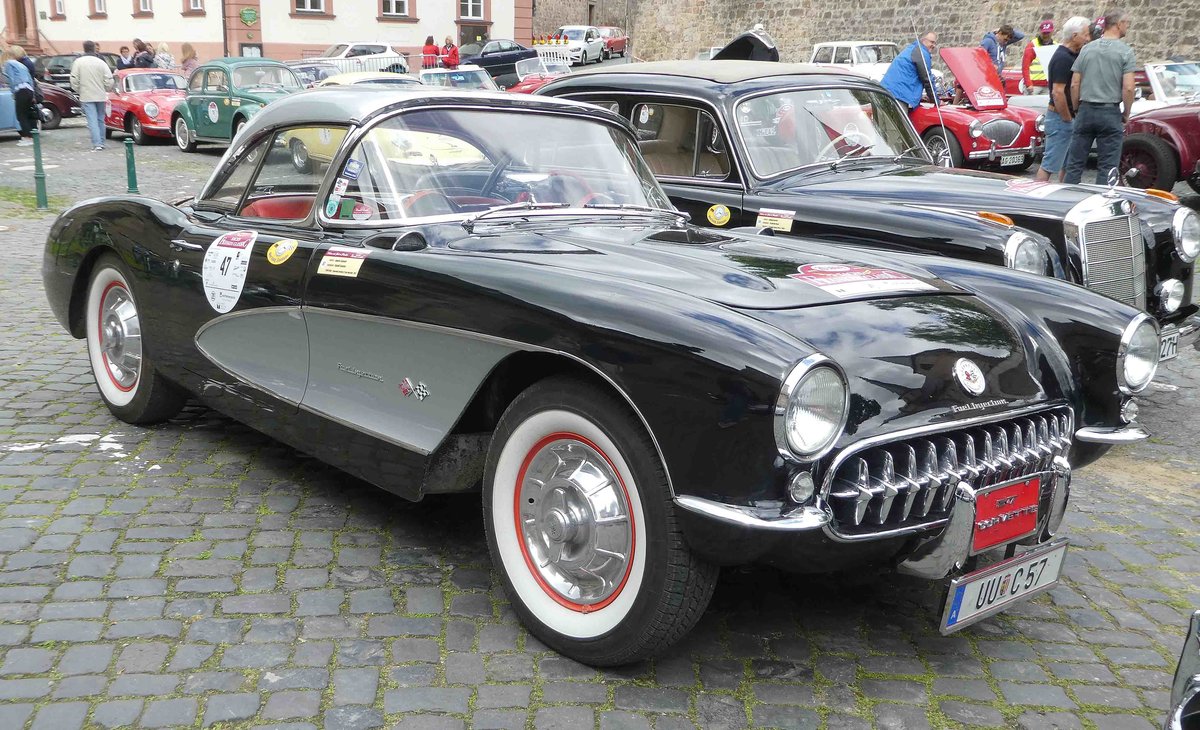 =Chevrolet Corvette C 1 fuel injection, Bj. 1957, steht in Fulda anl. der SACHS-FRANKEN-CLASSIC im Juni 2019