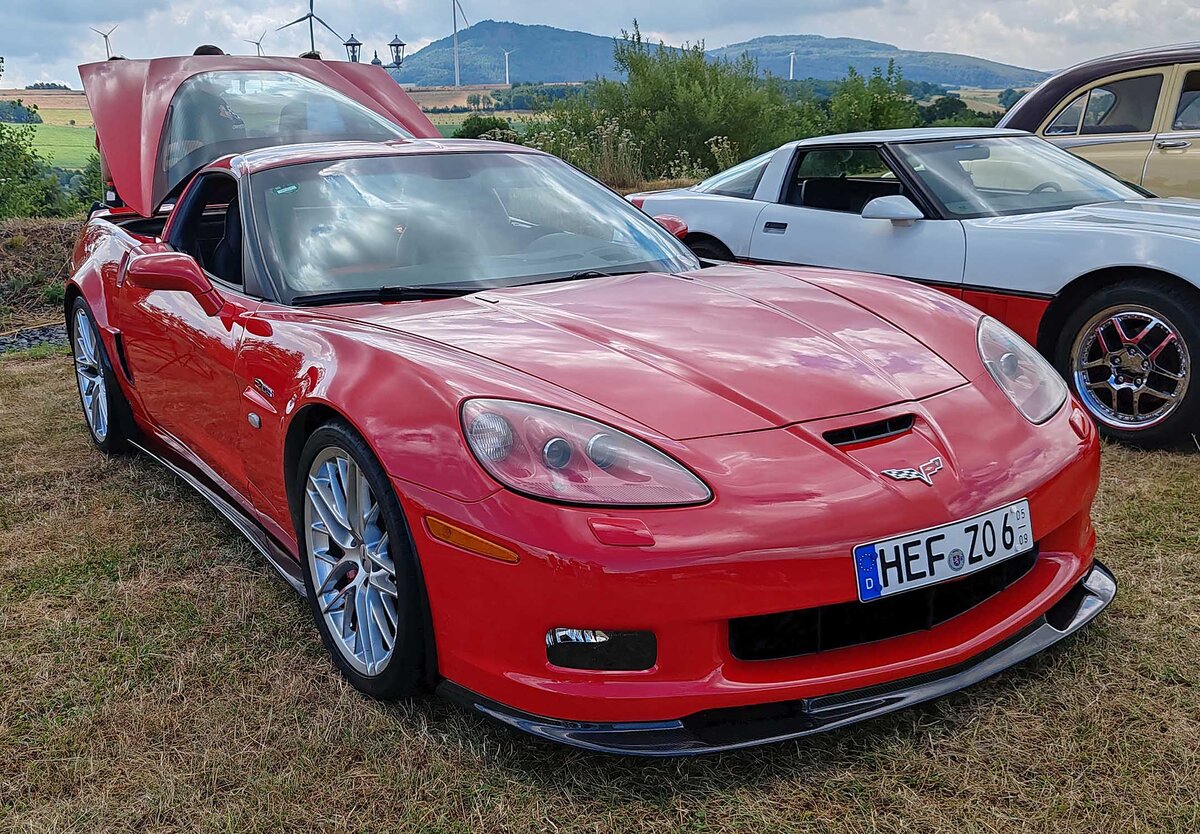 =Chevrolet Corvette C 6, steht bei einer Oldtimerveranstaltung in Unterbreizbach, 07-2026