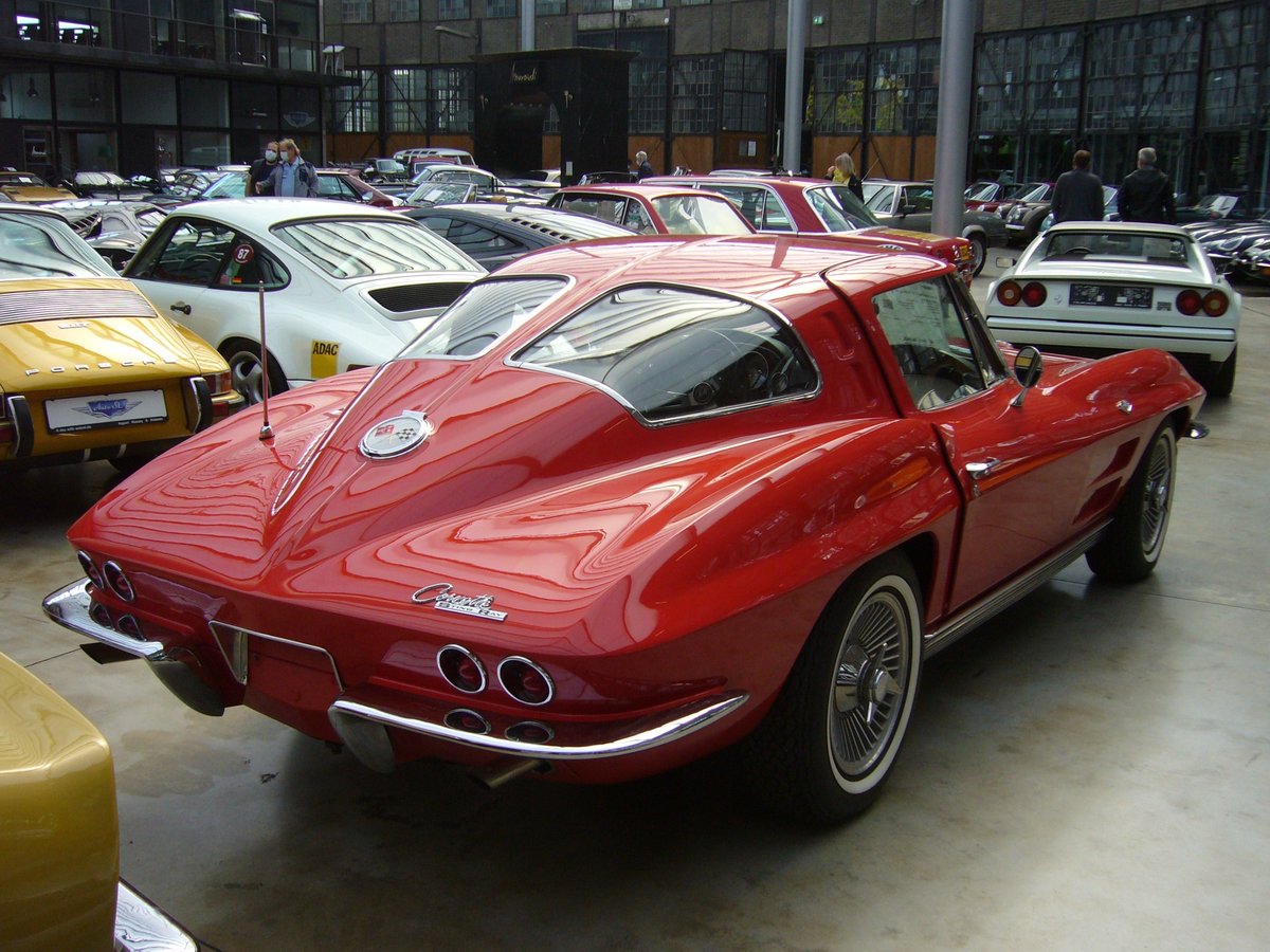 Chevrolet Corvette C2 Sting Ray Split Window Coupe aus dem Modelljahr 1963 im Farbton riverside red. Classic Remise Düsseldorf am 24.05.2020, natürlich unter Einhaltung sämtlicher momentanen Regeln und Hygienvorschriften.