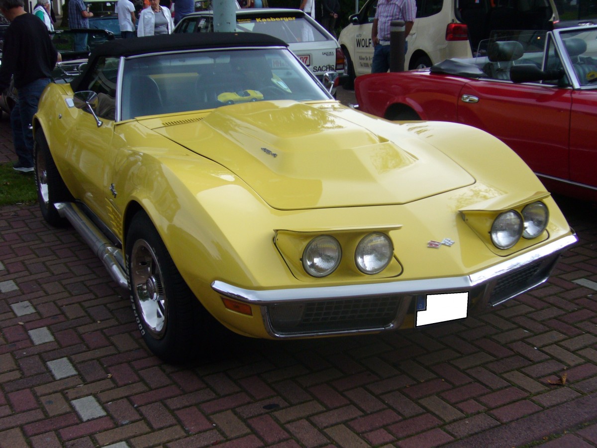 Chevrolet Corvette C3 Convertible des Modelljahres 1970. Das 1970´er Modell war wahlweise mit zwei V8-motoren lieferbar. Der kleinere V8 hat 5735 cm³ Hubraum der mit 300, 350 oder 370 PS lieferbar ist. Der größere V8 hat 6997 cm³ Hubraum und konnte mit 390 oder 460 PS geordert werden. Saarner Oldtimer Cup am 07.09.2014.