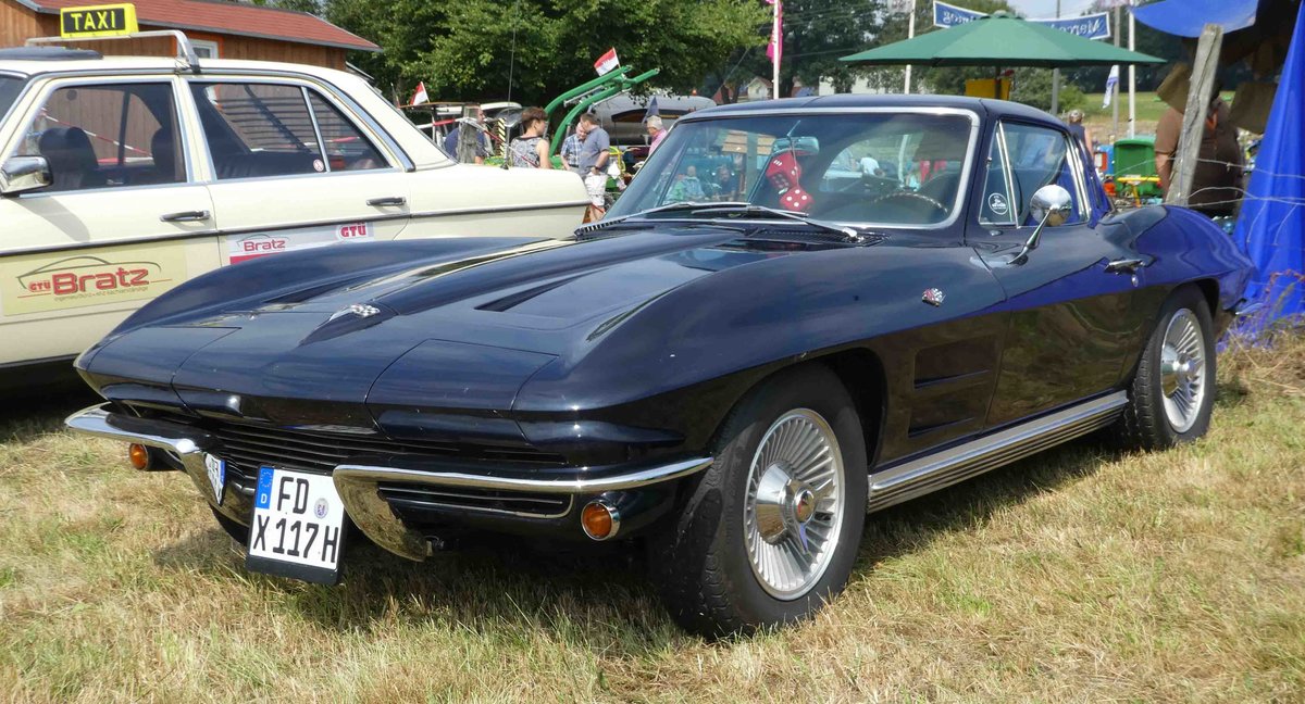 =Chevrolet Corvette Sting Ray, ausgestellt bei der Oldtimerausstellung in Uttrichshausen, 07-2019