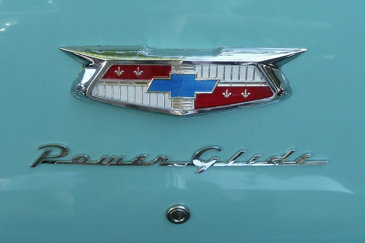 Chevrolet-Logo auf einem Bel Air bei der 24. Viersener Oldtimerrallye 2.6.2012  