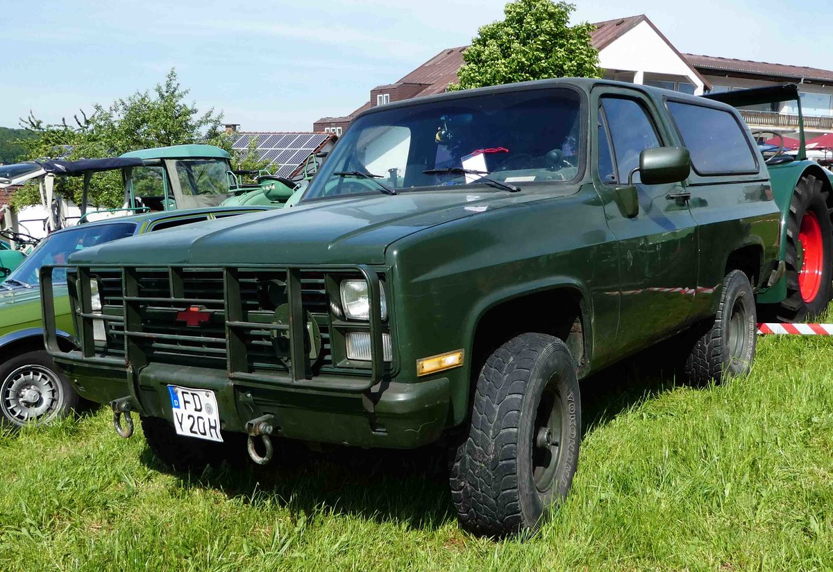 =Chevrolet M 1009 Blazer, Bj. 1985, steht bei der Oldtimerausstellung in Thalau im Mai 2017