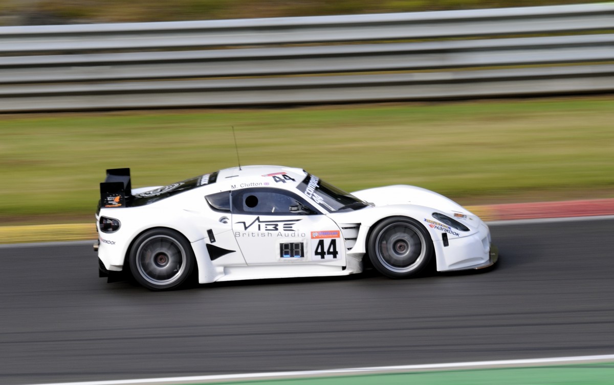 Chevron GT4 ( http://www.chevrongtcars.com/ )Mitzieher bei der GT4 Euro Series in Spa Francorchamps am 20.6.2015 beim ADAC GT Masters Weekend.