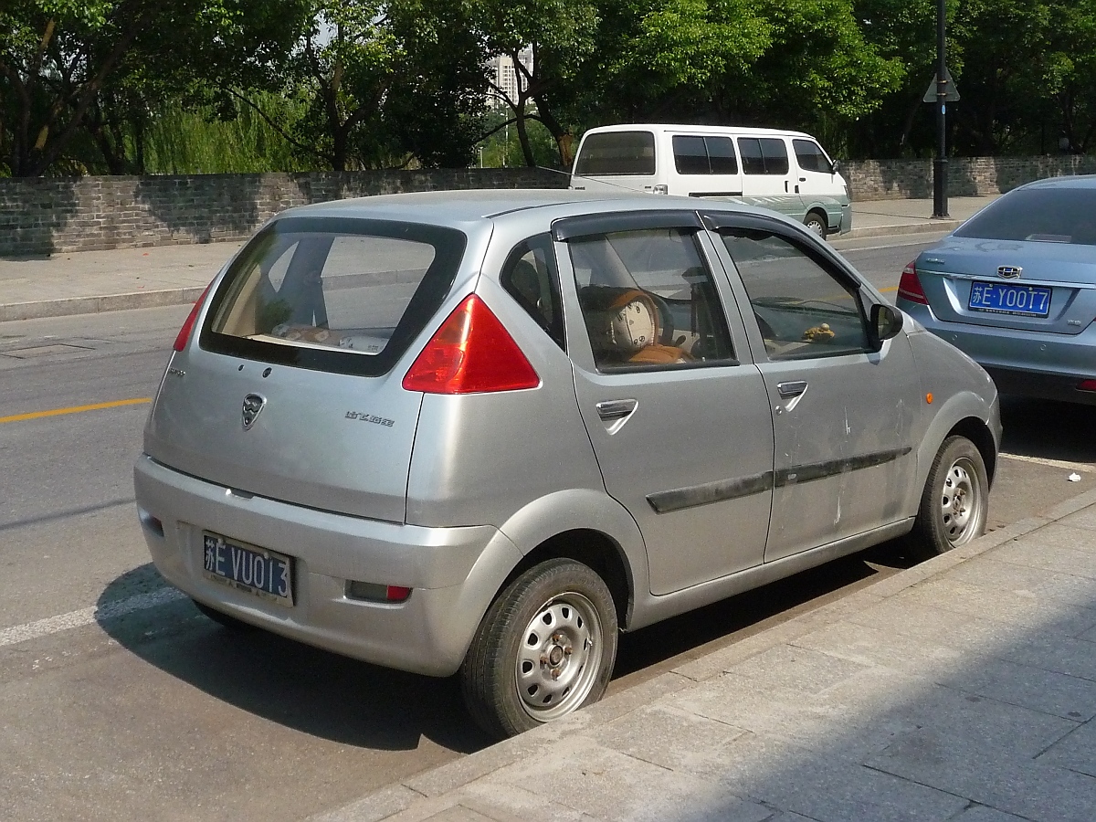 Chinesischer Kleinwagen Lubao (Lobo) von Harbin Hafei Automobile in Suzhou, Jiangsu, am 11.10.2015