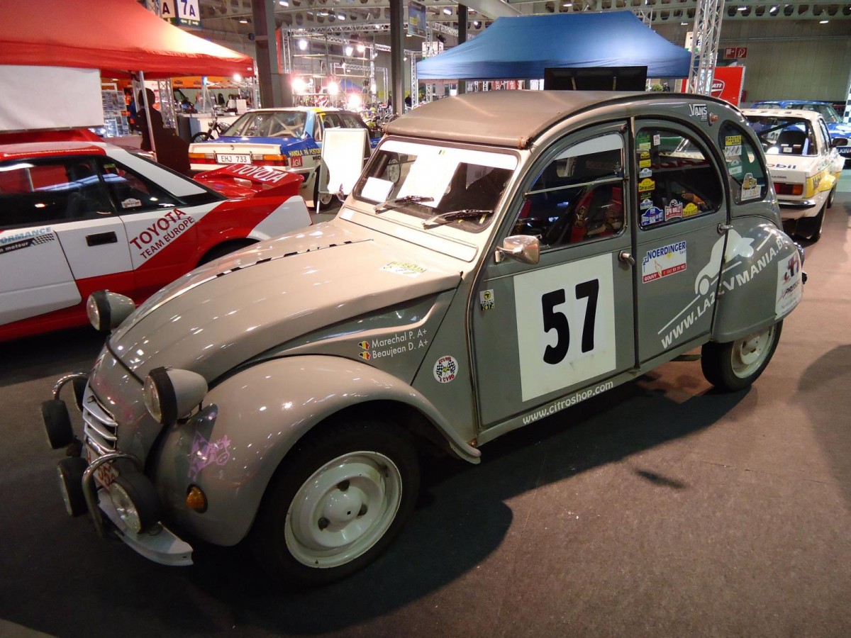 Citroen 2 CV auf der International Motor Show in Luxembourg, 20.11.2015