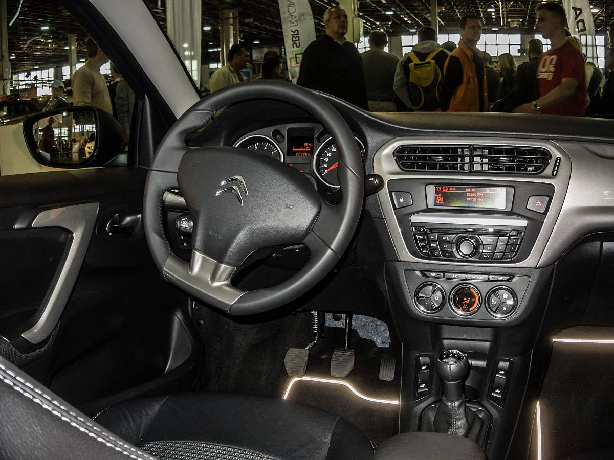 Citroen C-Elysée. Sitzprobe auf dem Auto Motor und Tuning Show, März 2014 genommen.