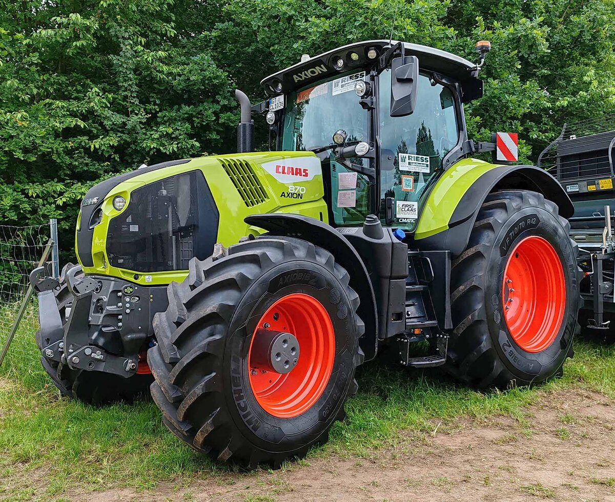 =Claas Axion 870 eines Landmaschinenh�ndlers, gesehen w�hrend des Hessentages in Fulda, 06-2026