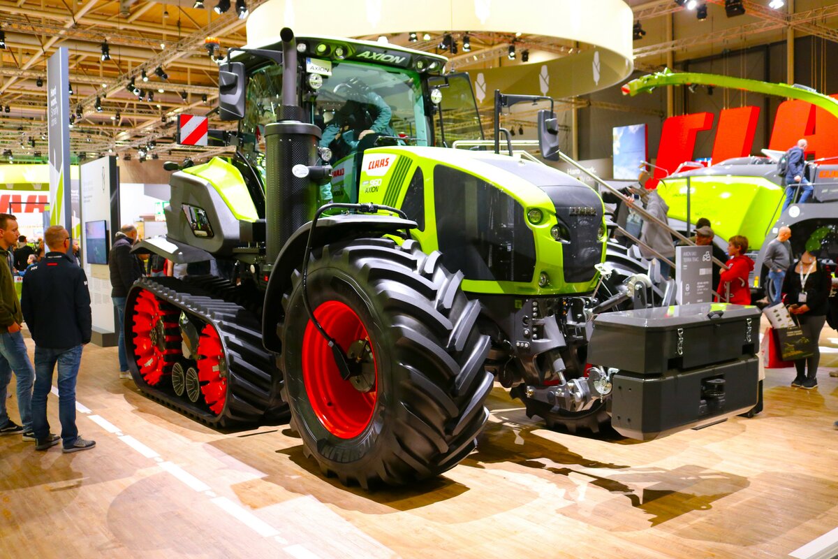 Claas Axion 960 am 18.11.23 auf der Agritechnica 2023 in Hannover
