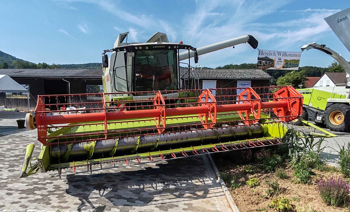 =Claas Lexion 630, ausgestellt zum Firmengeburtstag:  66 Jahre Lohnunternehmen HERRLICH  aus Langenbieber, 06-2026