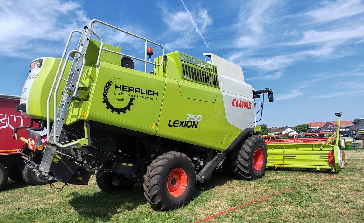 =Claas Lexion 750, gesehen beim Firmengeburtstag:  66 Jahre Lohnunternehmen HERRLICH  aus Langenbieber, 06-2026