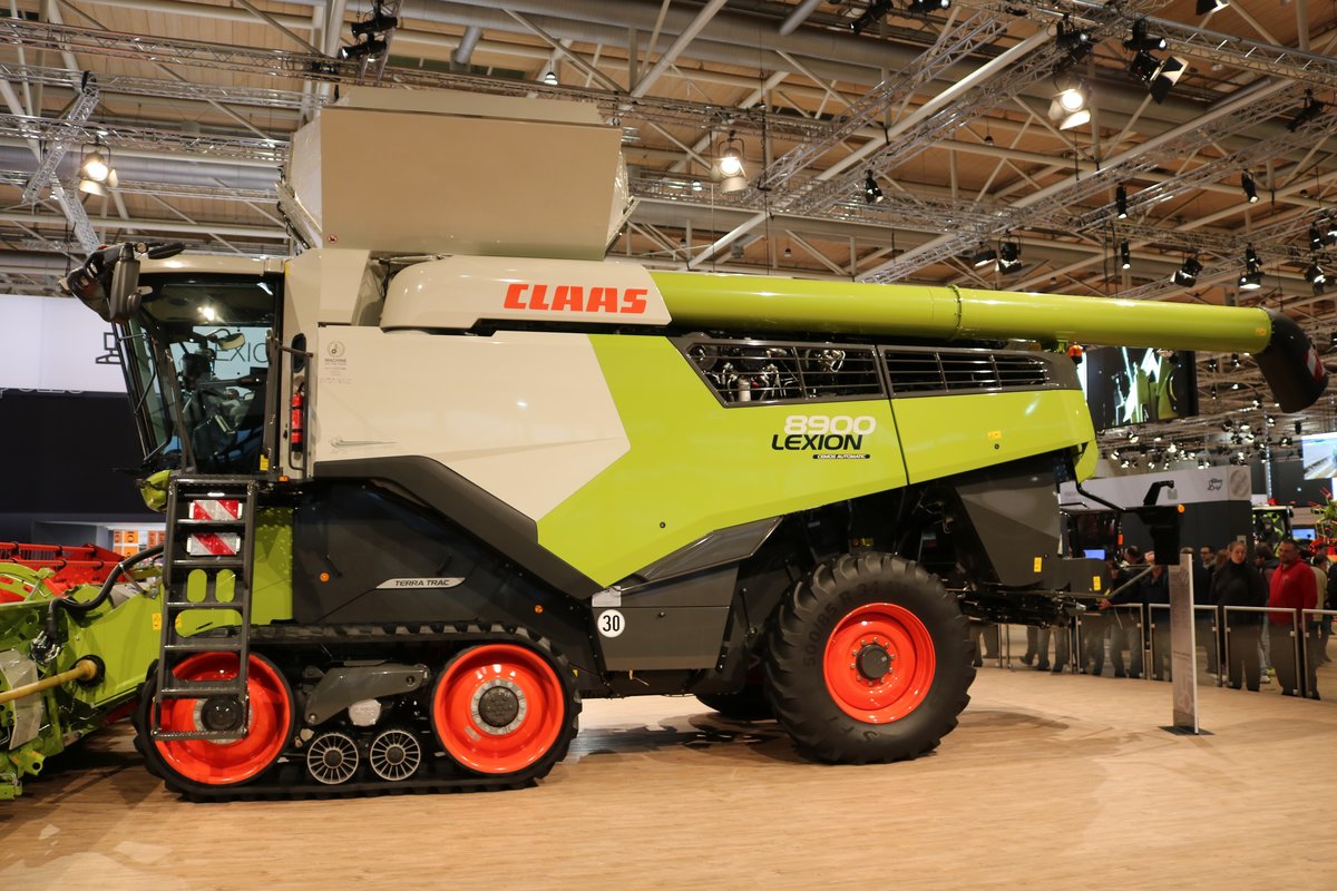 Claas Lexion 8900 am 16.11.19 auf der Agritechnica in Hannover