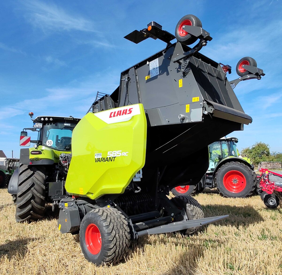 =Claas Variant 585 RC, gesehen bei der Oldtimerausstellung der OLDTIMERFREUNDE OHMTAL in Dannenrod, 09-2025