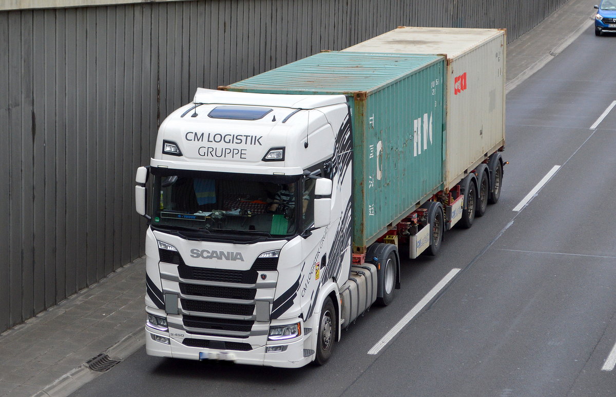 CML Transport und Logistik GmbH & Co. KG mit einem Container-Sattelzug mit SCANIA S 450 Zugmaschine am 26.04.21 Berliner Stadtautobahn Höhe Knobelsdorffbrücke.