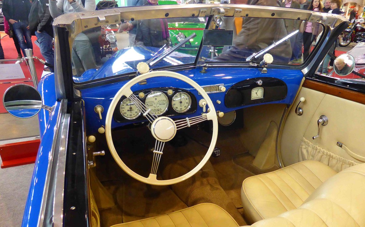 =Cockpit des BMW 327, Bj. 1939, 1971 ccm, 80 PS, gesehen bei den Retro Classics in Stuttgart, 03-2019