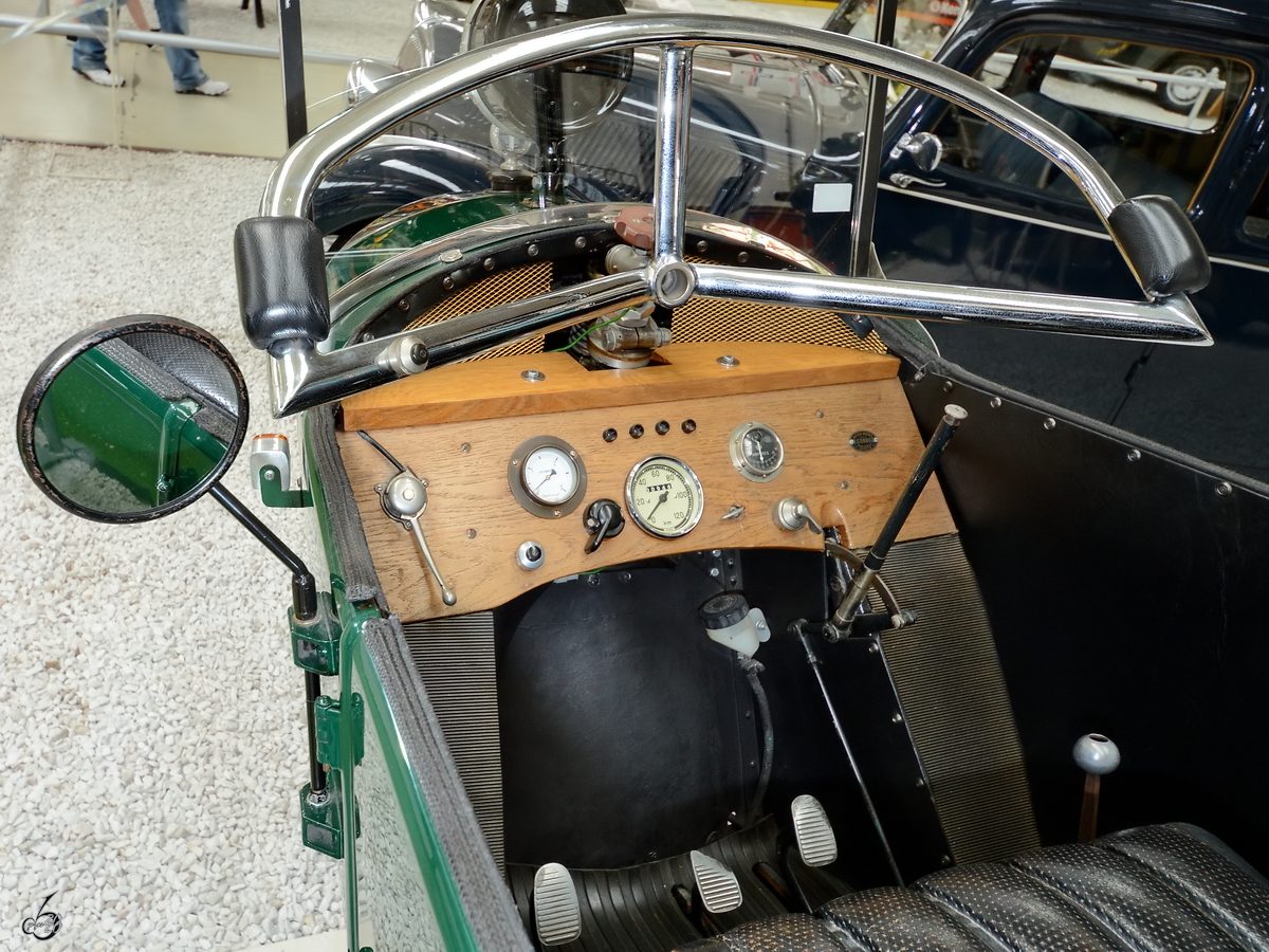 Cockpit des Mauser Einspurautos aus dem Jahr 1928. (Technik-Museum Speyer, Mai 2014)