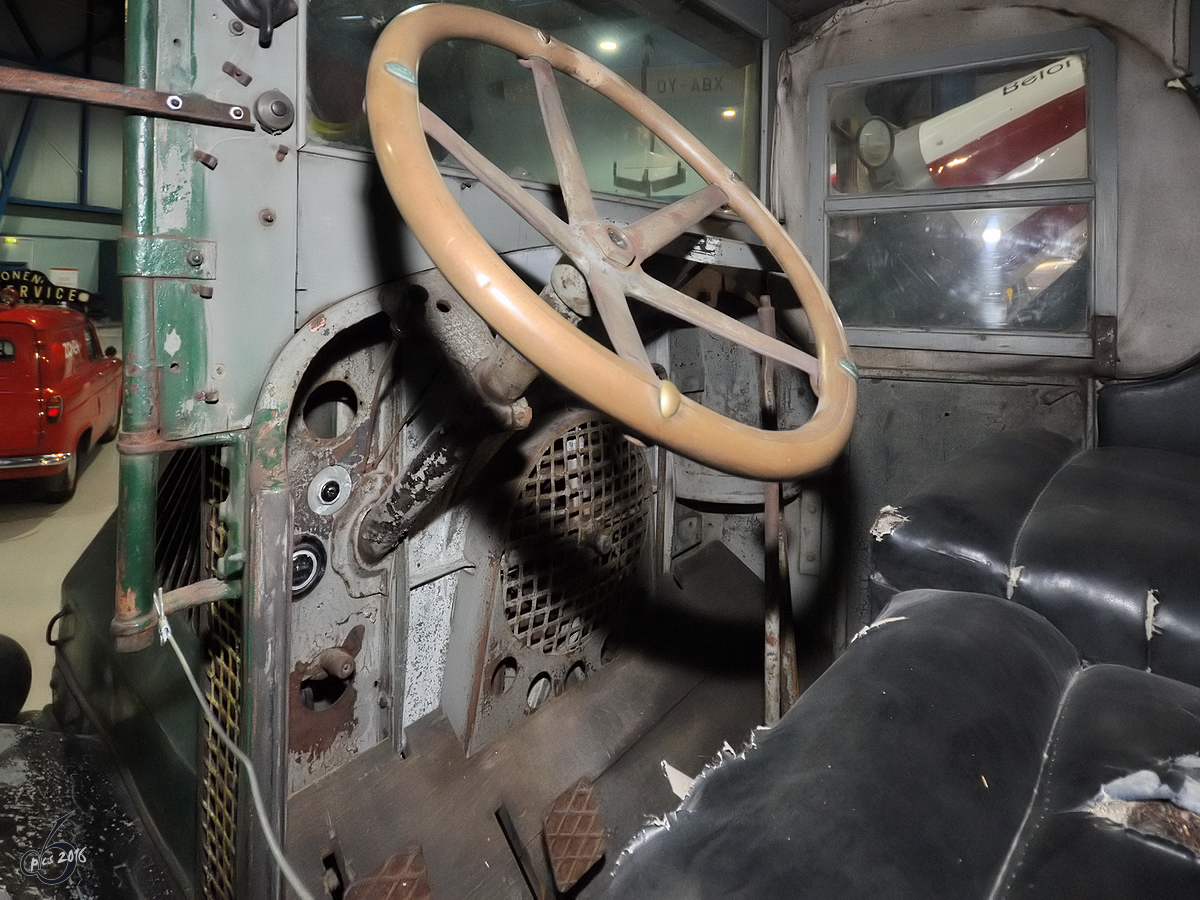Cockpit eines Mack-LKW´s Type AC Bulldog im Technikmuseum Helsingør (20.11.2010)