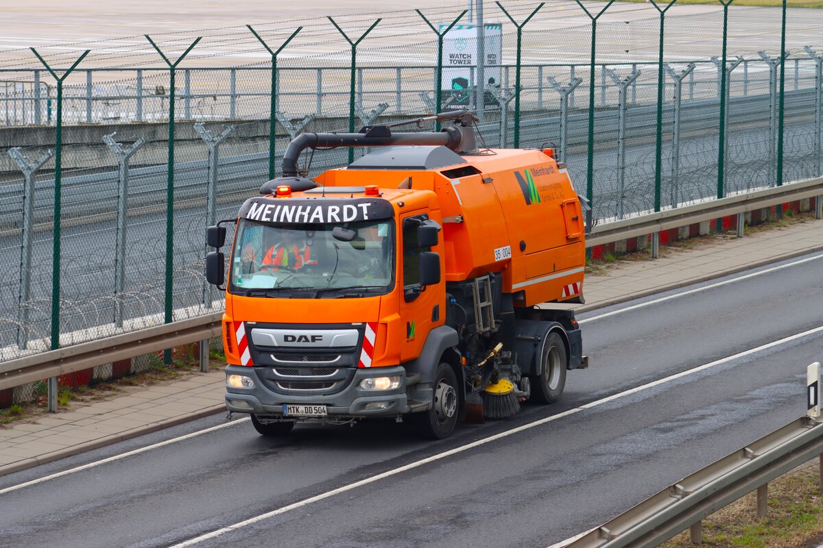 DAF Kehrmaschine Meinhardt Entsorgung am 15.05.26 am Frankfurter Flughafen 