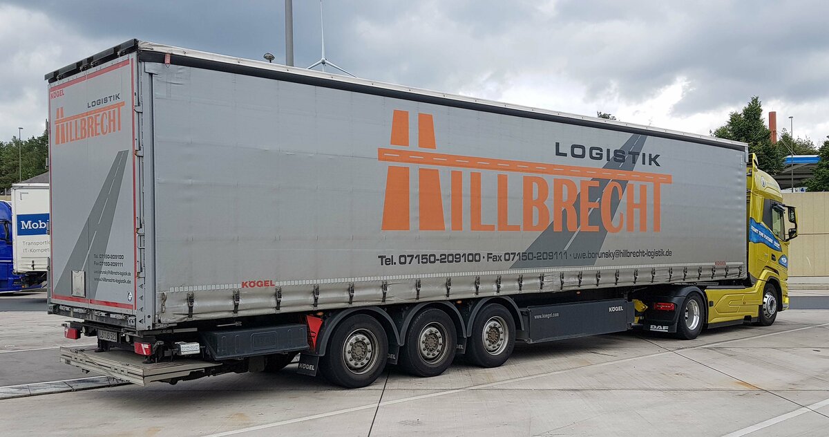 =DAF XF von  ebb-truck-center  mit einem Sattelauflieger von HILLBRECHT-Logistik, 06-2022