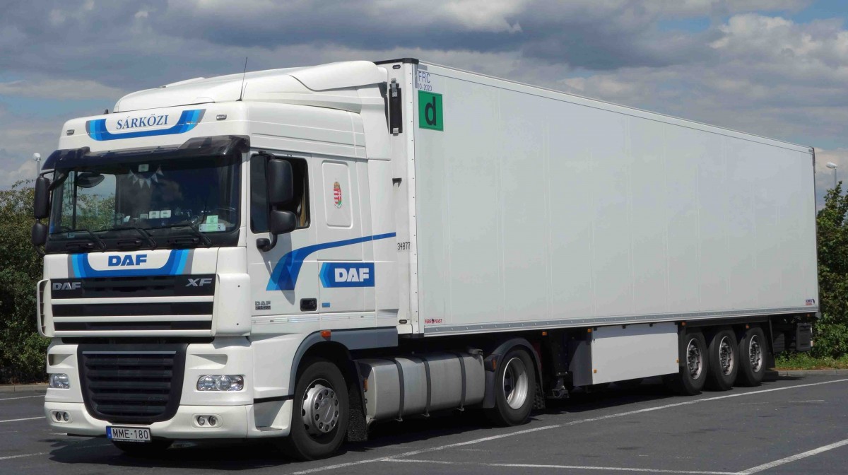 DAF XF rastet auf dem Autohof Werneck im Juli 2015