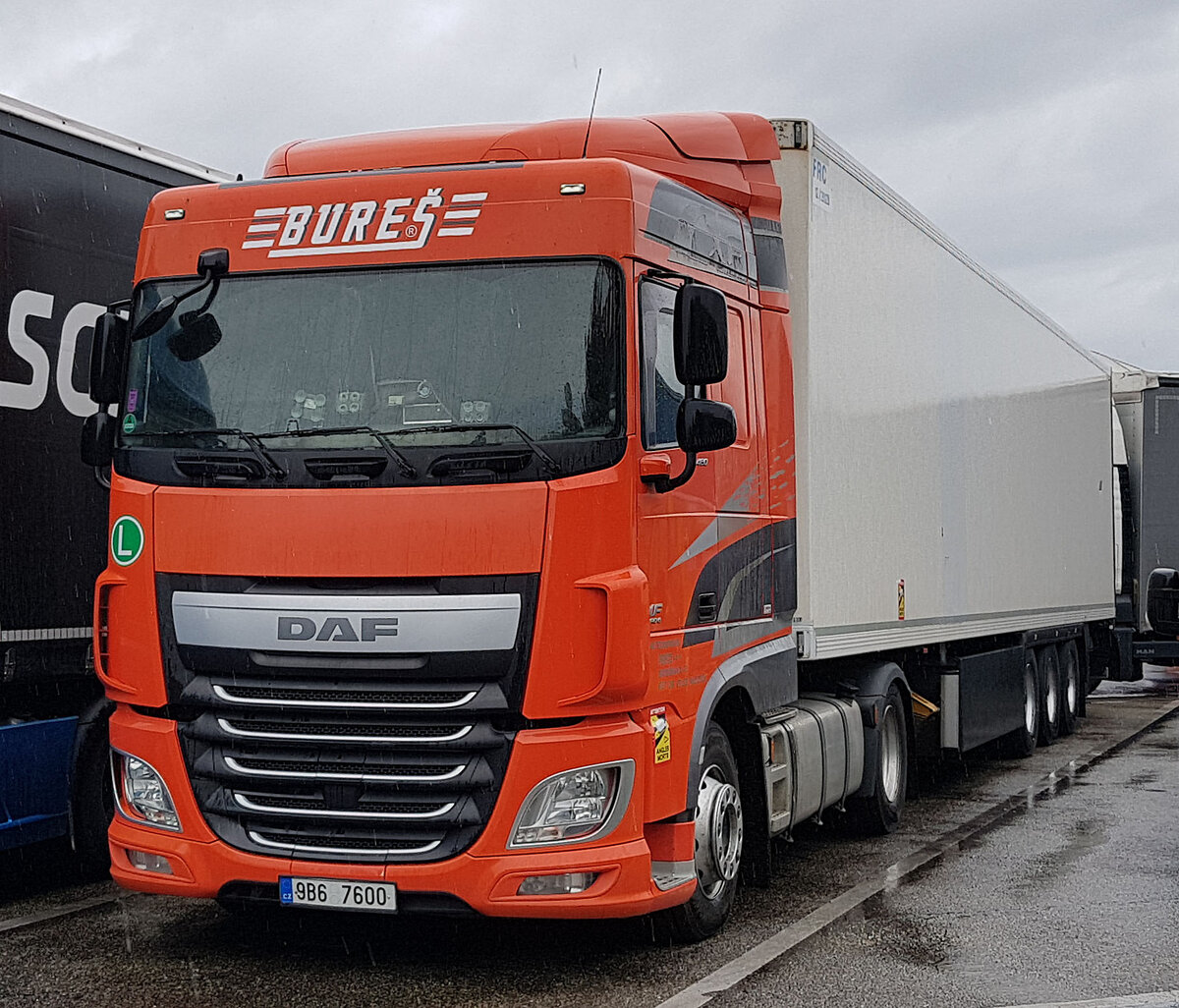 =DAF XF-Sattelzug von BURES rastet im Mai 2021 an der A 5